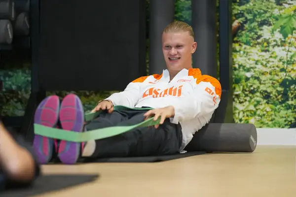 Erling Haaland ‘prefers to wait and see’ as Manchester City contract decision waits in the wings Erling Haaland ‘prefers to wait and see’ as Manchester City contract decision waits in the wings