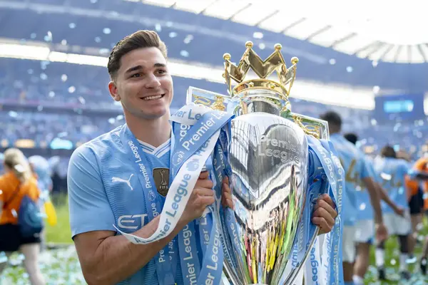 Fabrizio Romano reveals Manchester City to hold talks with Julian Alvarez’s representatives Fabrizio Romano reveals Manchester City to hold talks with Julian Alvarez’s representatives