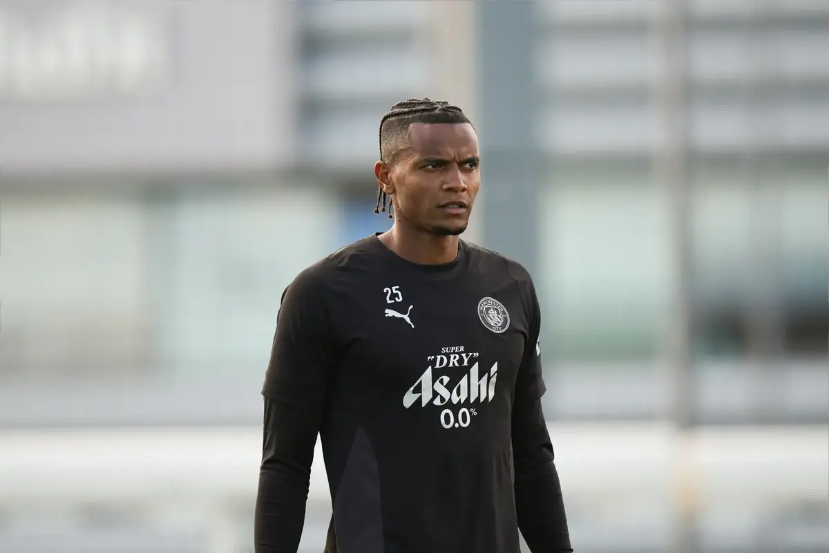 Tottenham make approach to Manchester City over centre-back signing - cityxtra.co.uk