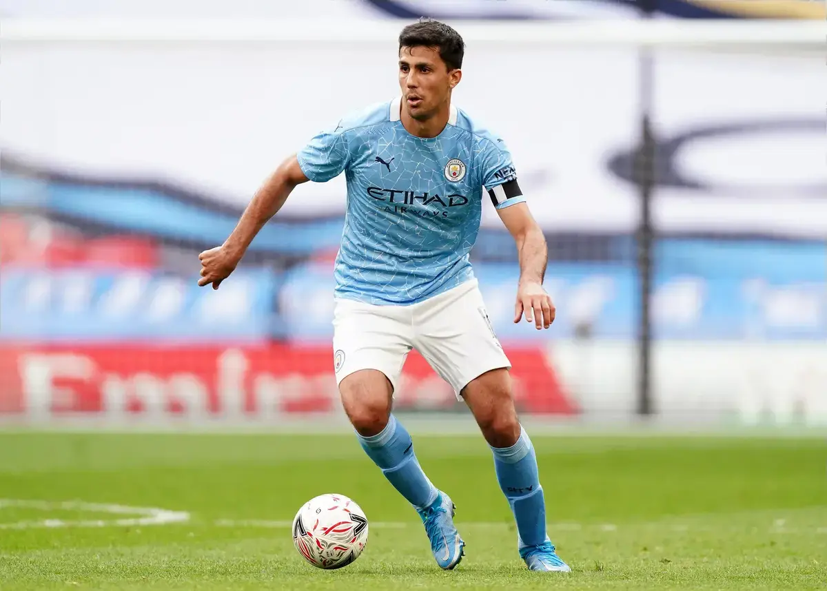 Real Madrid eye final Rodri deal attempt as Barca plot hijack